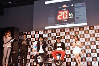 ドミノ・ピザの注文を実際に壇上で行った場面。