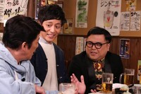 とろサーモンと坂上忍（左）。(c)フジテレビ