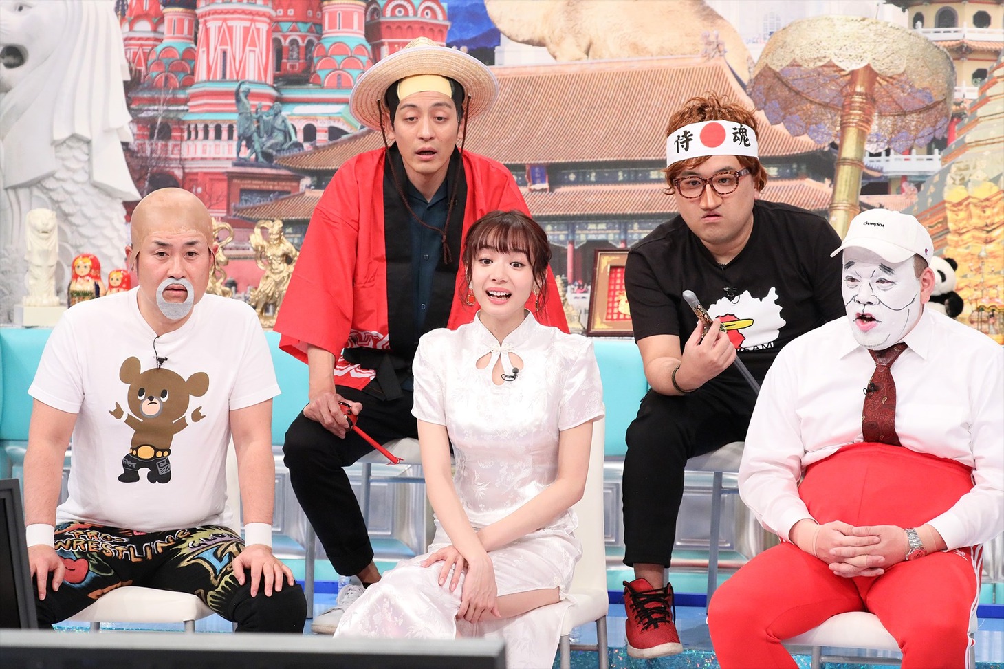 「世界東西まっぷたつ！クギヅケ映像バトル」に出演するEAST軍。(c)テレビ朝日
