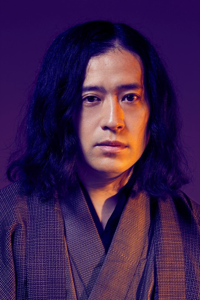 舞台「『火花』～Ghost of the Novelist～」に出演する、ピース又吉。