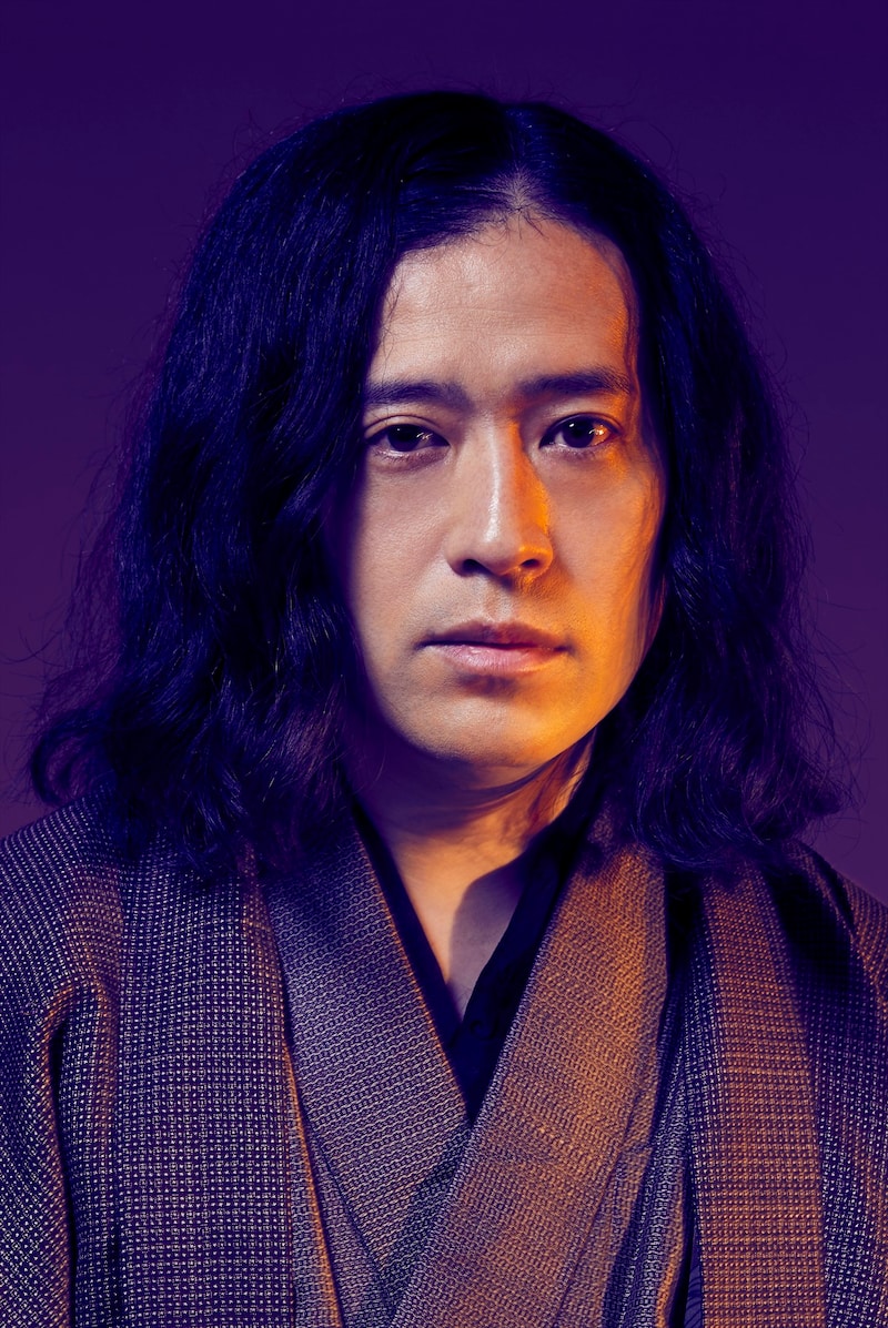 舞台「『火花』~Ghost of the Novelist~」に出演する、ピース又吉。