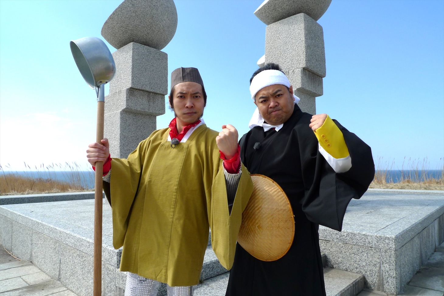 「ブギウギ専務 DVD vol.7 ブギウギ奥の細道 第二幕 ～奥尻 旅立ちの章～」に出演する（左から）上杉周大、ダイノジ大地。(c)STV