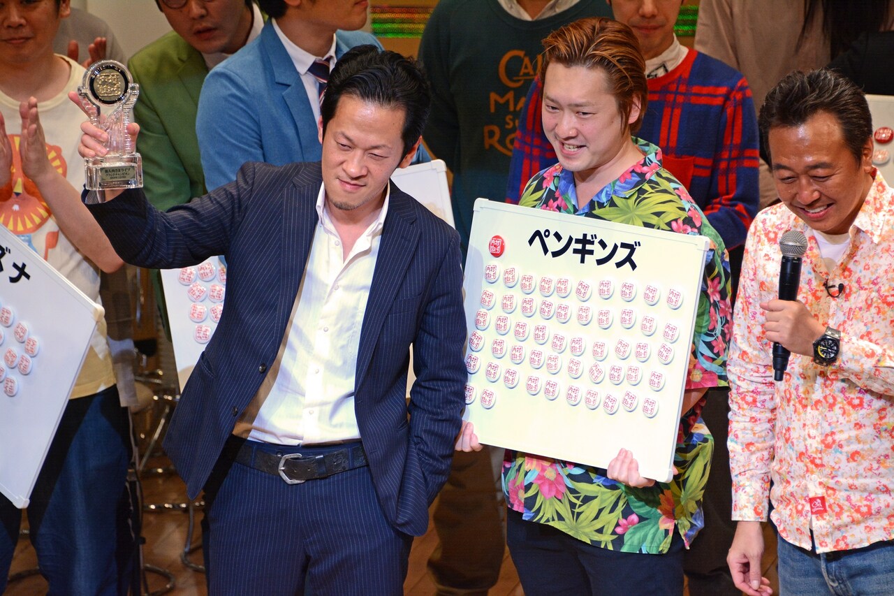 「新人内さまライブ チャンピオン大会2017」で優勝したペンギンズ。