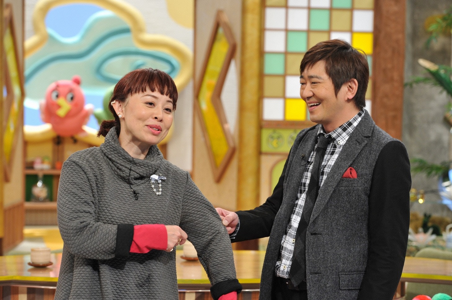 左からなるみ、メッセンジャー黒田。(c)読売テレビ