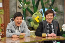 左から関根勤、メッセンジャー黒田。(c)読売テレビ