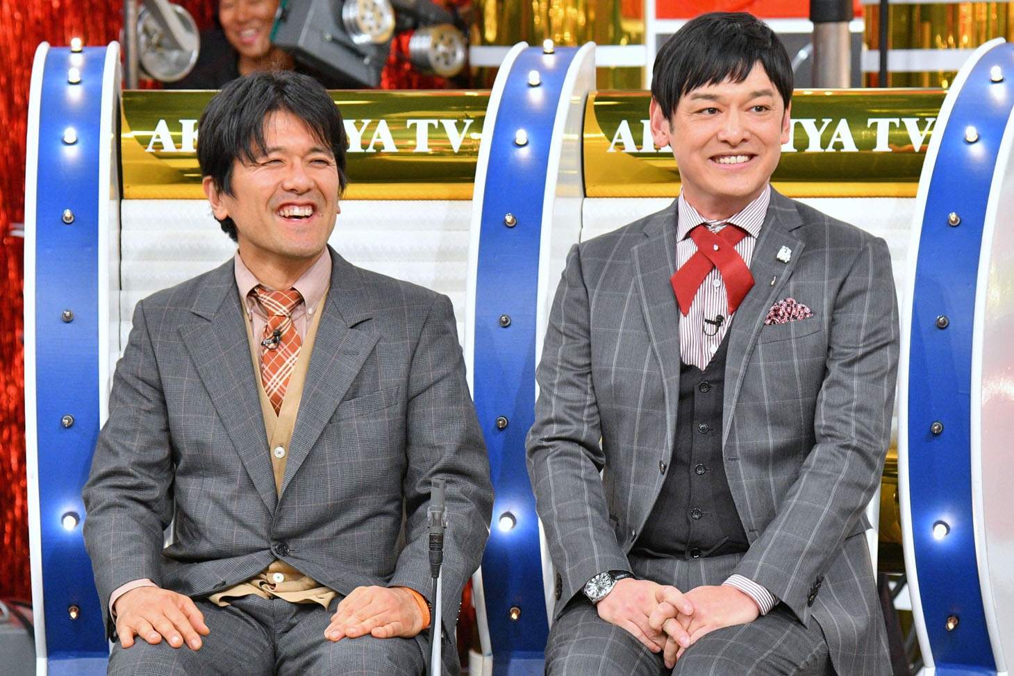 左から窪田義行七段、シャンプーハットてつじ。(c)MBS