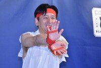 リュウに扮して波動拳を放つ山口祥義・佐賀県知事。