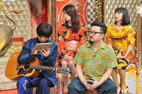 キーワードをもらって作曲する川谷絵音（左端）。(c)日本テレビ