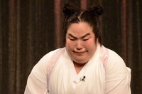 まゆ毛を11にしようとするゆりやんレトリィバァ。