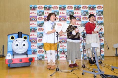 公開アフレコに挑戦する森三中。