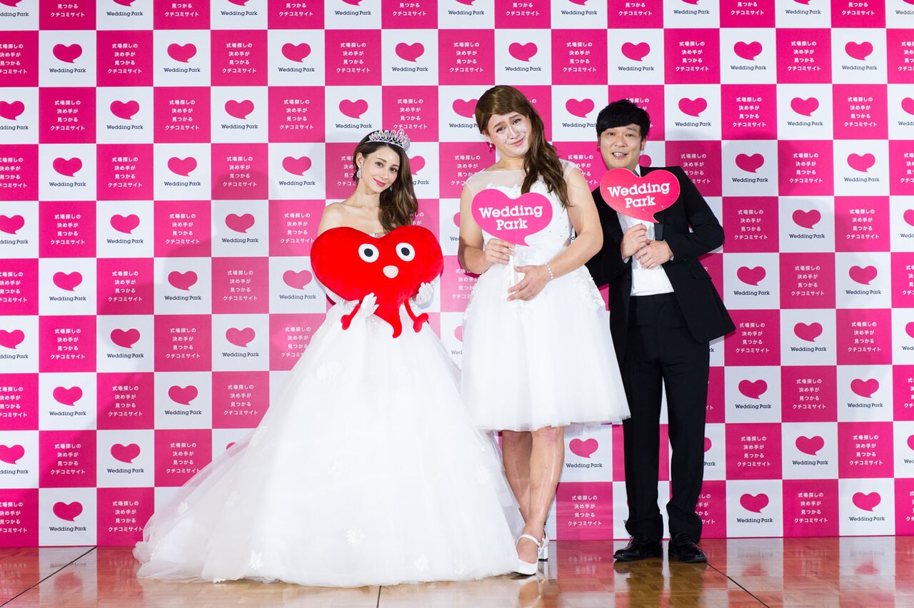 ガリットチュウ福島が純白ドレスでダレノガレ明美モノマネ、本人も大喜び