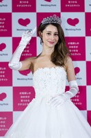3億円のティアラをつけたダレノガレ明美。