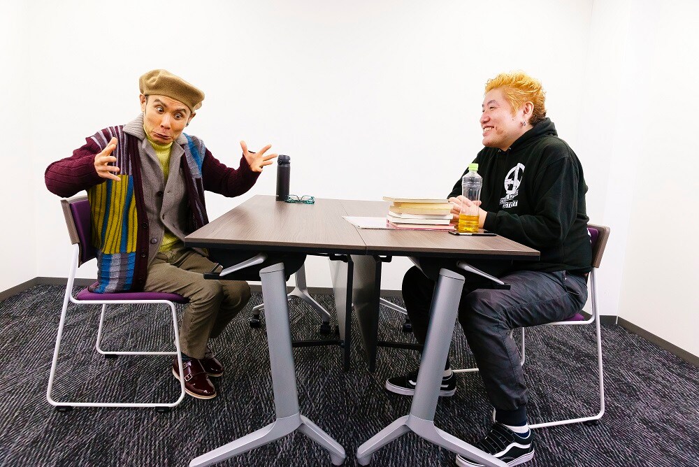 左から片岡鶴太郎、吉田豪。