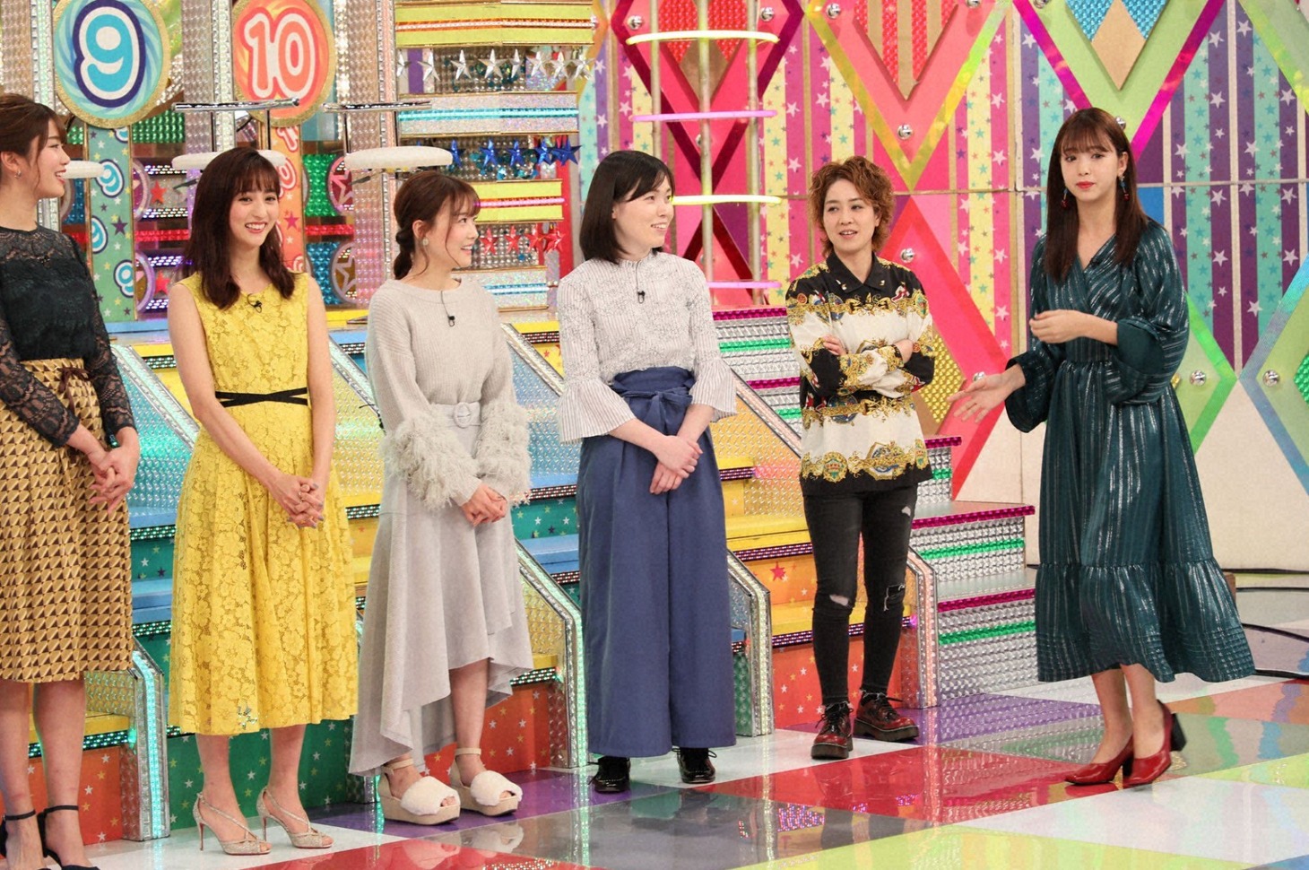 「金曜★ロンドンハーツ」の「うぬぼれ注意 女性芸能人リスペクト番付」に出演する（右から）藤田ニコル、尼神インターら。(c)テレビ朝日