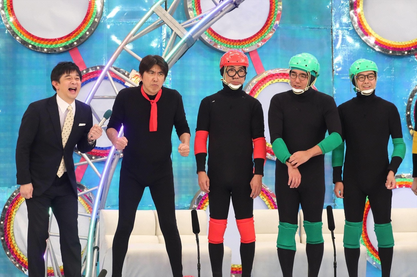 （左から）伊藤利尋アナ、とんねるず、おぎやはぎ。(c)フジテレビ