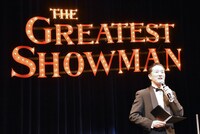 会見でMCを務める、キクチウソツカナイ。。