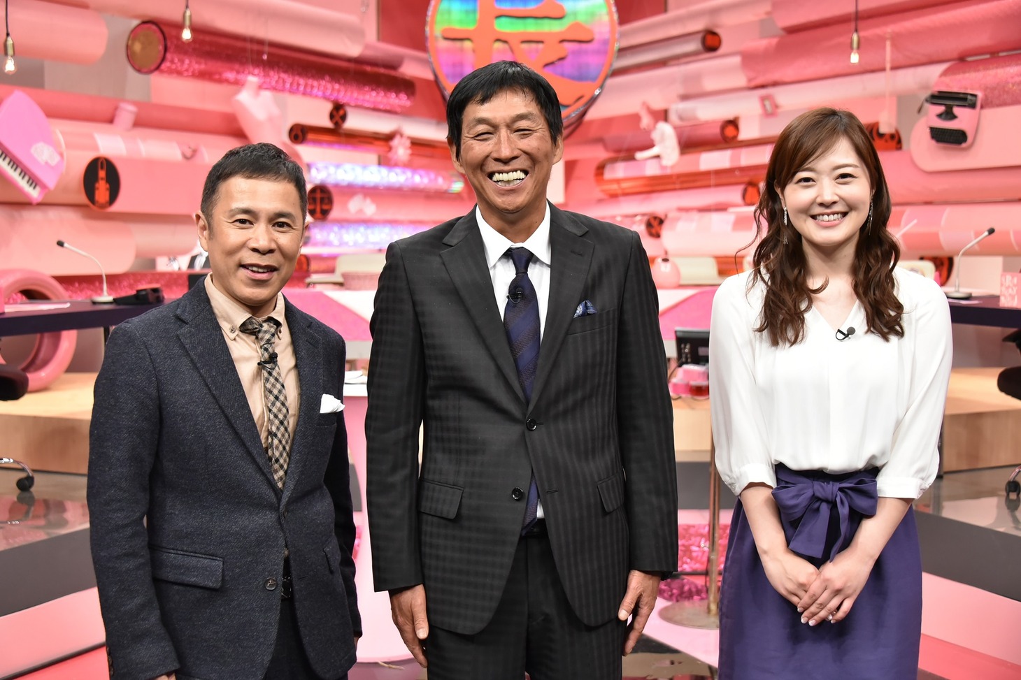 左からナインティナイン岡村、明石家さんま、水卜麻美アナウンサー。(c)日本テレビ