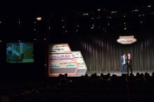 とろサーモンの漫才中、モニターでいけやの様子が中継された。