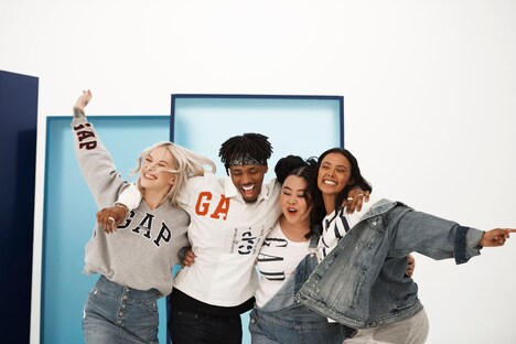 「Logo Remix Collection」グローバルキャンペーン映像の撮影中の様子。