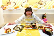 ぐでたまかふぇを訪れた酒井藍。