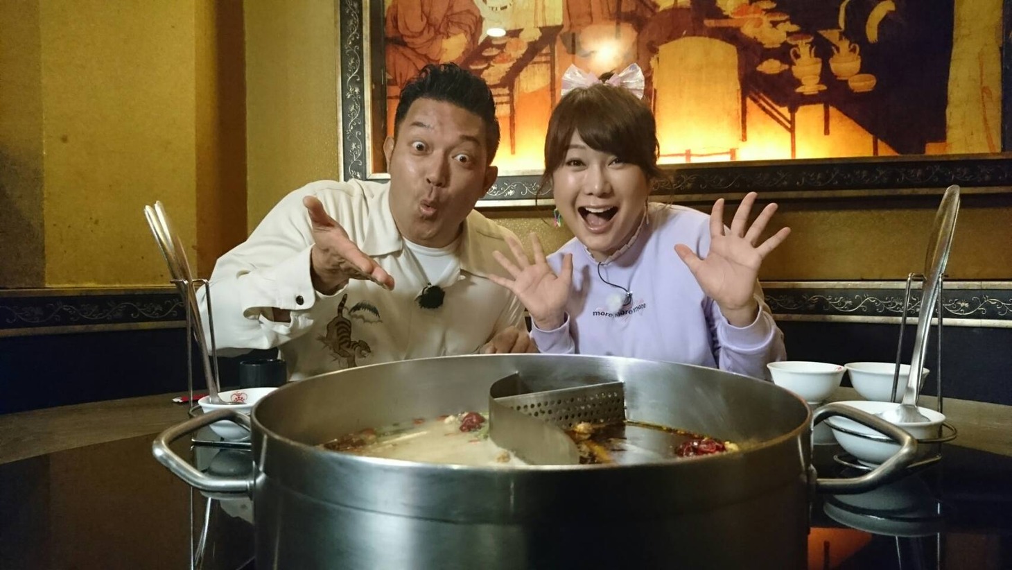 「にじいろジーン 500回記念！おめでたいグルメでお祝いSP」に出演する（左から）山口智充、はるな愛。(c)関西テレビ