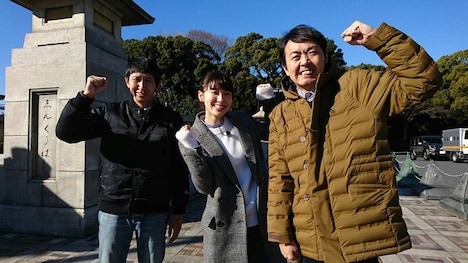 アンガールズと飯豊まりえ（中央）。(c)関西テレビ