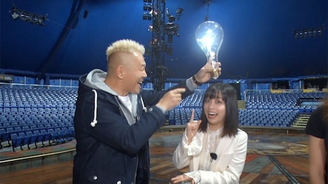 （左から）キャイ～ン・ウド鈴木、橋本環奈。(c)フジテレビ
