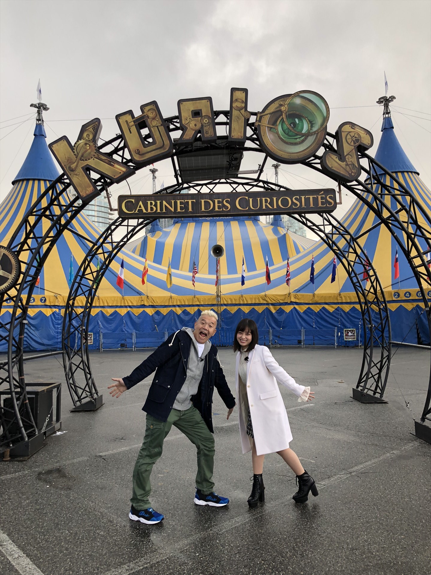 「シルク・ドゥ・ソレイユ日本公演最新作『キュリオス』上陸SP 橋本環奈とウド鈴木が見た“15の超人技”」に出演する、（左から）キャイ～ン・ウド鈴木、橋本環奈。(c)フジテレビ