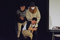 オープニングコントのワンシーン。