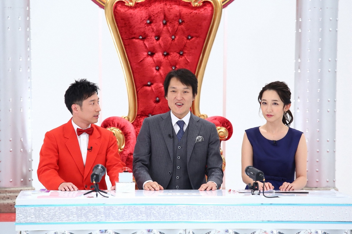 （左から）すっちー、千原ジュニア、竹上萌奈アナ。(c)関西テレビ