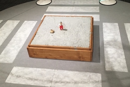 オブジェ「スクランブル交差点」