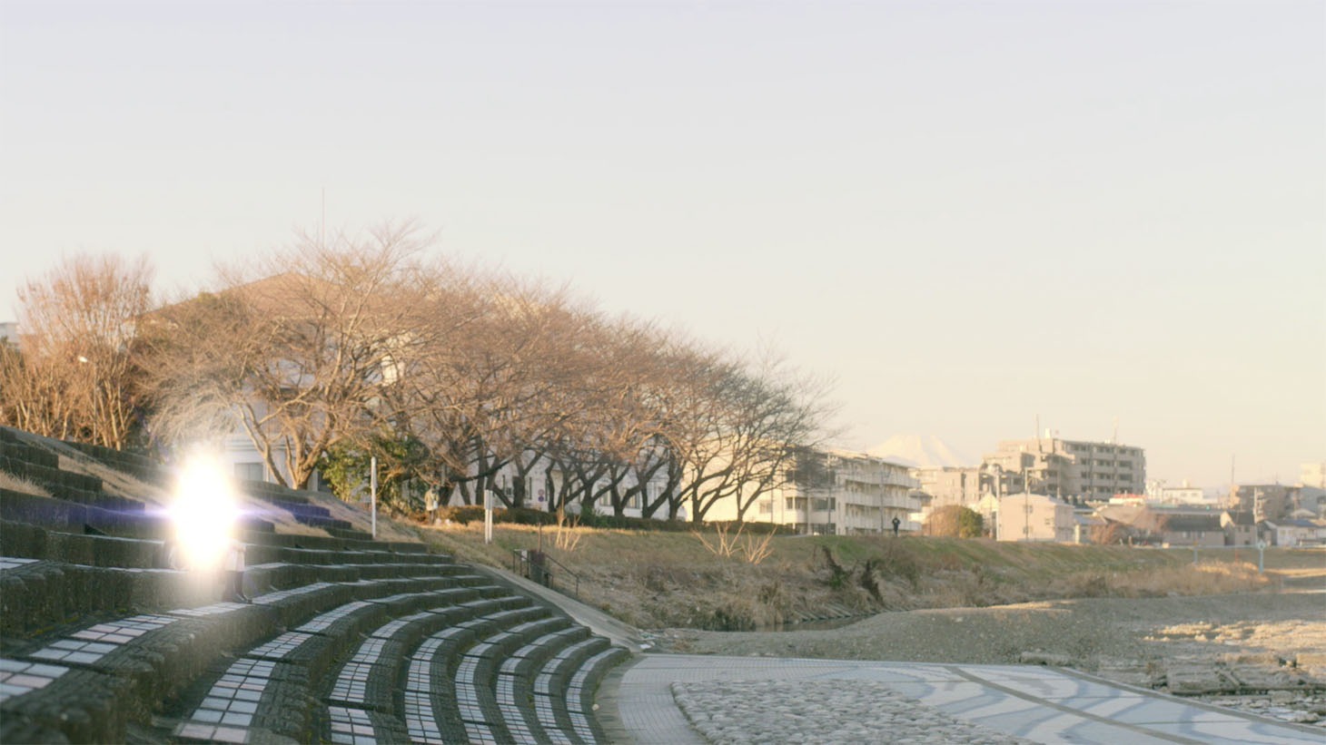 「the Sun」MVのワンシーン。