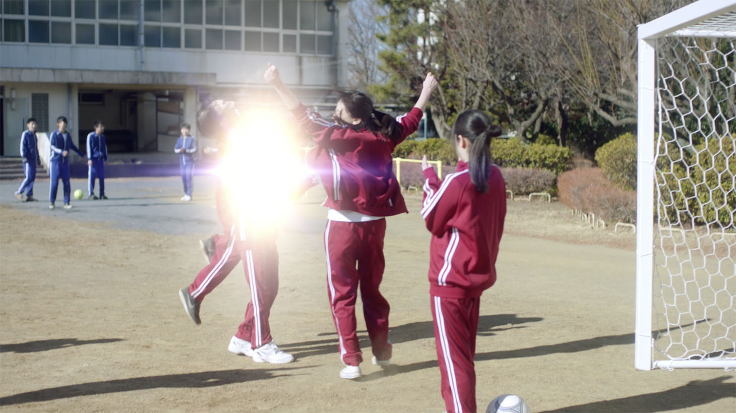 「the Sun」MVのワンシーン。