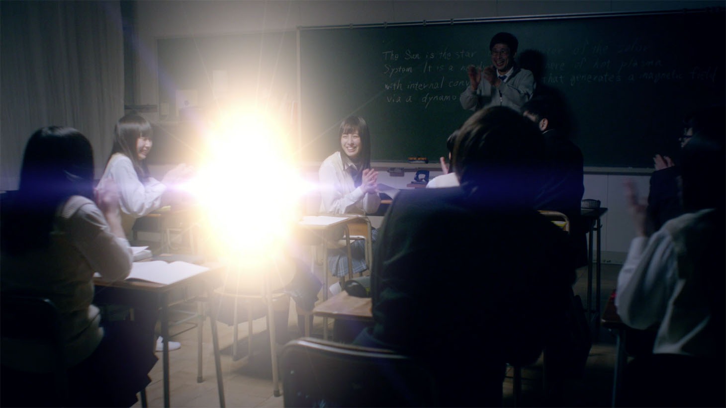 「the Sun」MVのワンシーン。