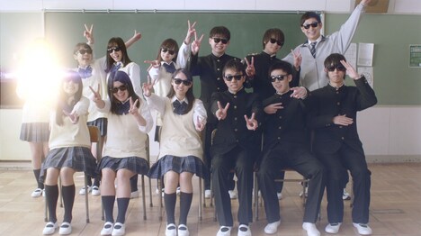 「the Sun」MVのワンシーン。