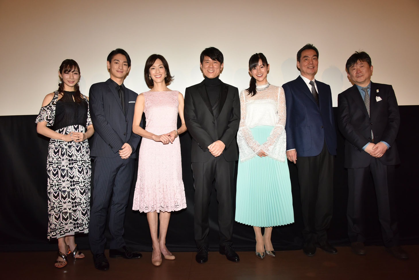映画「ミッドナイト・バス」初日舞台挨拶の様子。