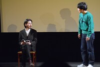 コント「財布」のワンシーン。