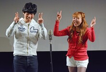 馬鹿よ貴方は新道（左）とゆーびーむ☆（右）による漫才。