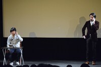 コント「テレクラ」のワンシーン。