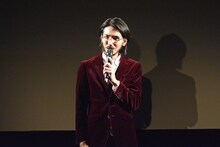 チューリップ「青春の影」を歌う馬鹿よ貴方は・平井“ファラオ”光。