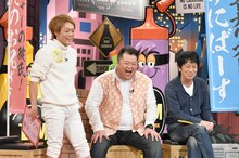 左からおばたのお兄さん、ブラックマヨネーズ。(c)読売テレビ