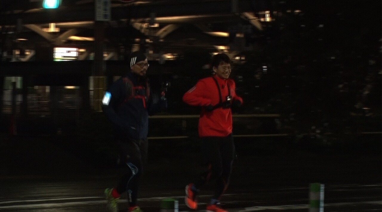 「RUNごはん」に挑戦するミキ亜生。(c)読売テレビ