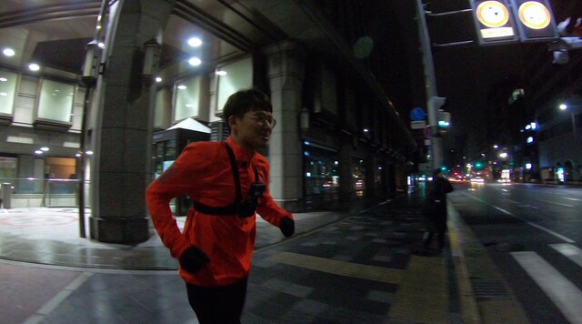 「RUNごはん」に挑戦するミキ亜生。(c)読売テレビ