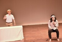 ワタナベコメディスクールのぎょねこによるコントのワンシーン。