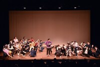 最終的な結果発表の際にいけだてつや（中央）がボケて、一同がこけたワンシーン。