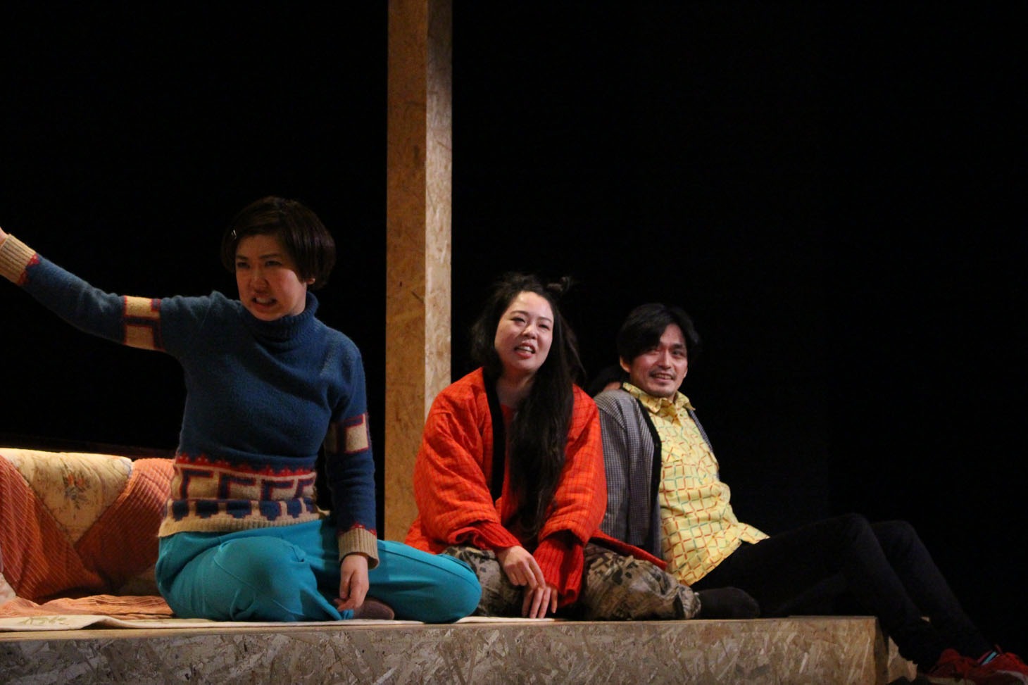 劇団かもめんたる第4回公演「尾も白くなる冬」の様子。