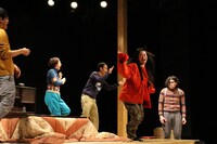 劇団かもめんたる第4回公演「尾も白くなる冬」の様子。