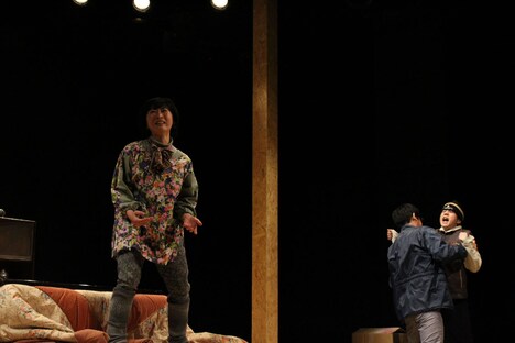 劇団かもめんたる第4回公演「尾も白くなる冬」の様子。