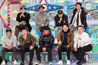 「金曜★ロンドンハーツ」で私服のおしゃれさを競う「有吉プロダクション」の芸人たち。(c)テレビ朝日