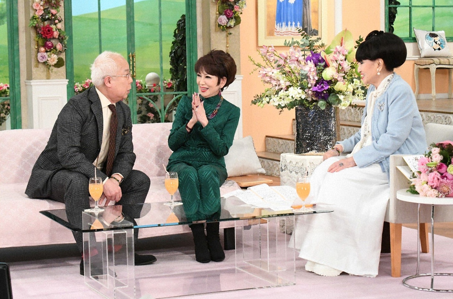 「徹子の部屋」に出演する（左から）小堺一機、浅丘ルリ子、黒柳徹子。(c)テレビ朝日